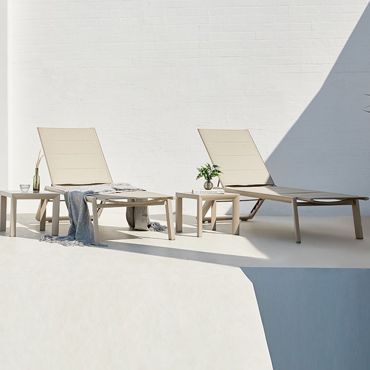 Modern Design Rattan/Wicker Beach Lounger for Outdoor Park Villa Courtyard for Beachgoers